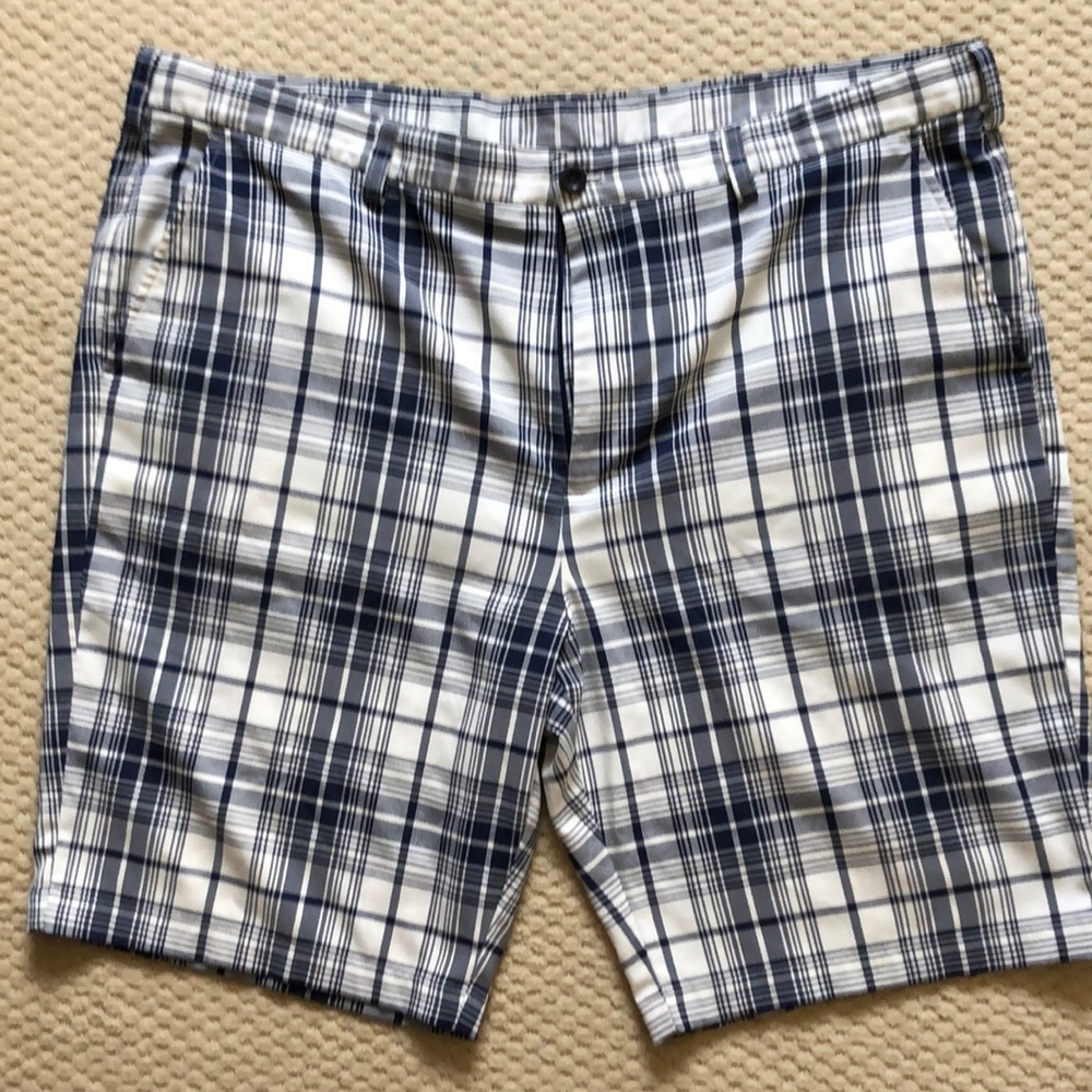 Men’s IZOD Golf Classic Shorts, Blue Plaid